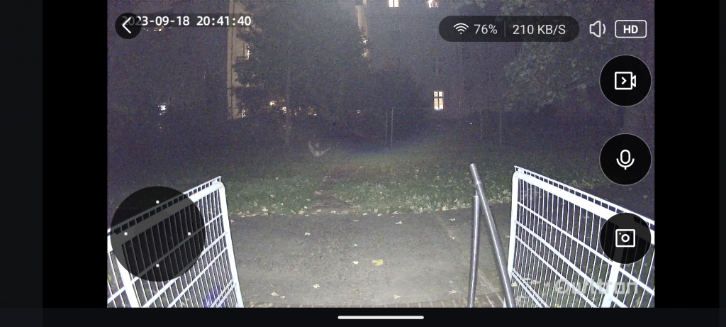 Owltron O1 Überwachungskamera Screenshot mit der Lampe mit HDR