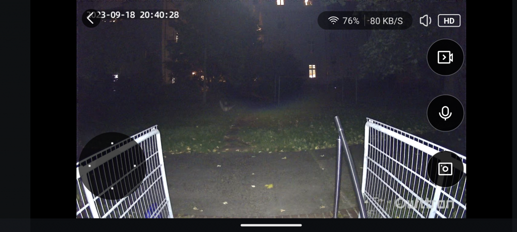Owltron O1 Überwachungskamera Screenshot mit der Lampe ohne HDR
