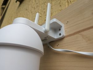 Owltron O1 Überwachungskamera fertig montiert von links
