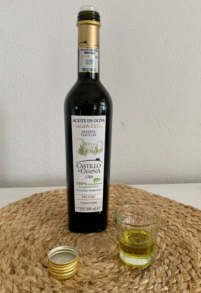 Reserva Familiar Castillo de Canena Picual Natives Olivenöl extra Flasche und Olivenöl im Glas