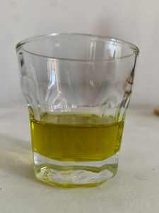 Reserva Familiar Castillo de Canena Picual Natives Olivenöl extra im Glas Nahaufnahme