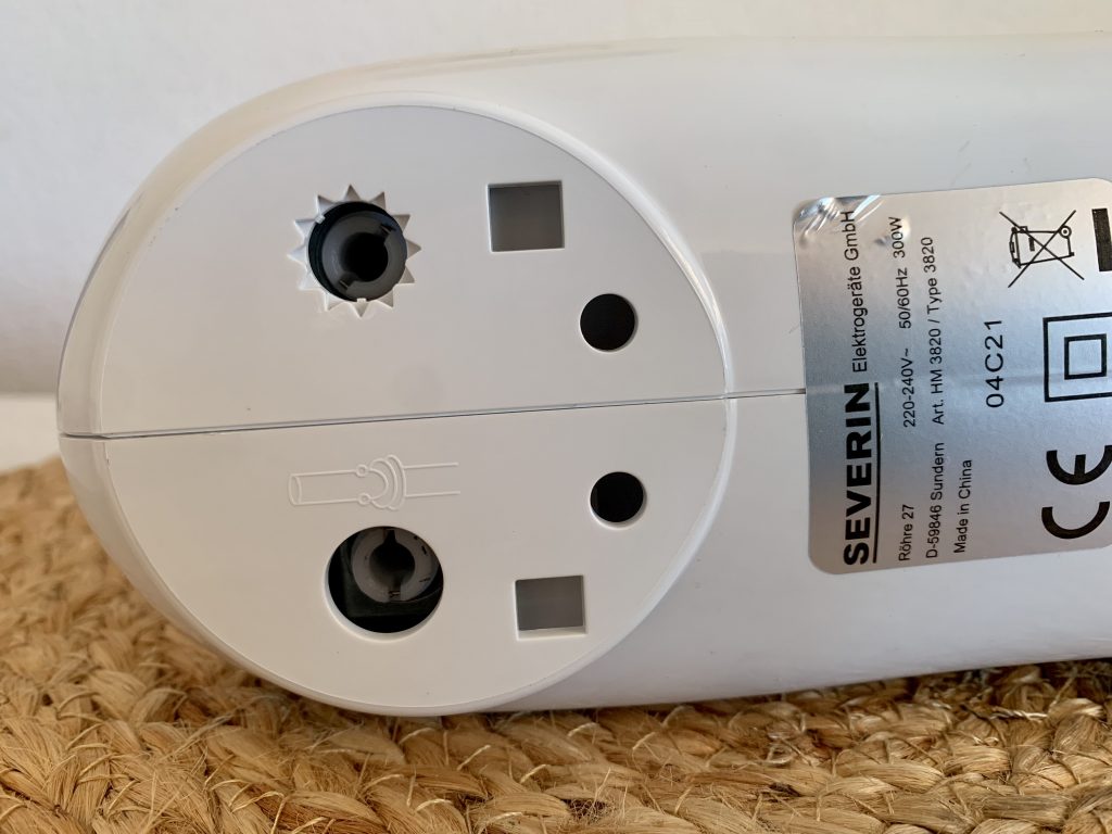 Severin HM 3820 Handmixer Nahaufnahme Steckuplätze für Zubehör