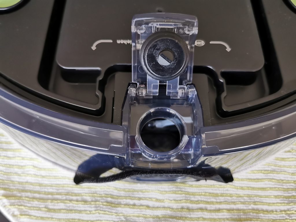 Shark AI Ultra 2-in-1 Saugroboter Einfüllöffnung wasser