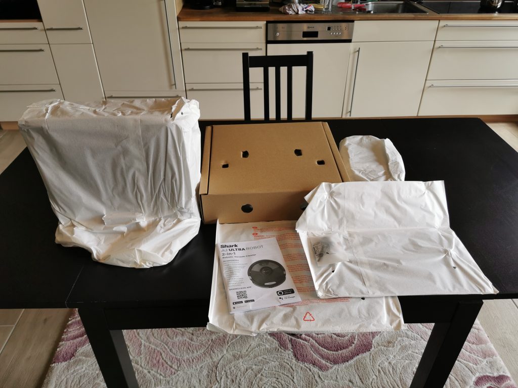 Shark AI Ultra 2-in-1 Saugroboter Lieferumfang ausgepackt