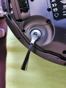 Shark AI Ultra 2-in-1 Saugroboter Seitenbürste montiert