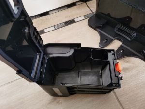 Shark AI Ultra 2-in-1 Saugroboter Staubbehälter geöffnet