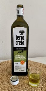 Terra Creta Extra natives Olivenöl Flasche mit Glas Olivenöl