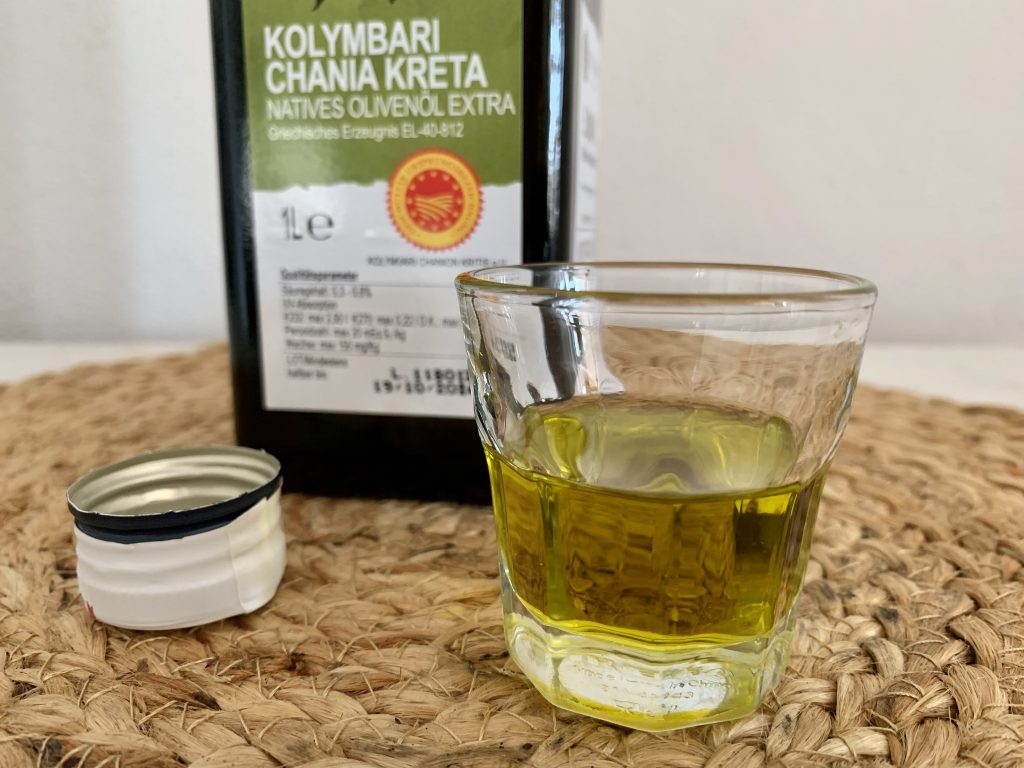Terra Creta Extra natives Olivenöl Olivenöl im Glas Nahaufnahme