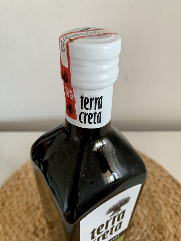Terra Creta Extra natives Olivenöl Verschluss Nahaufnahme