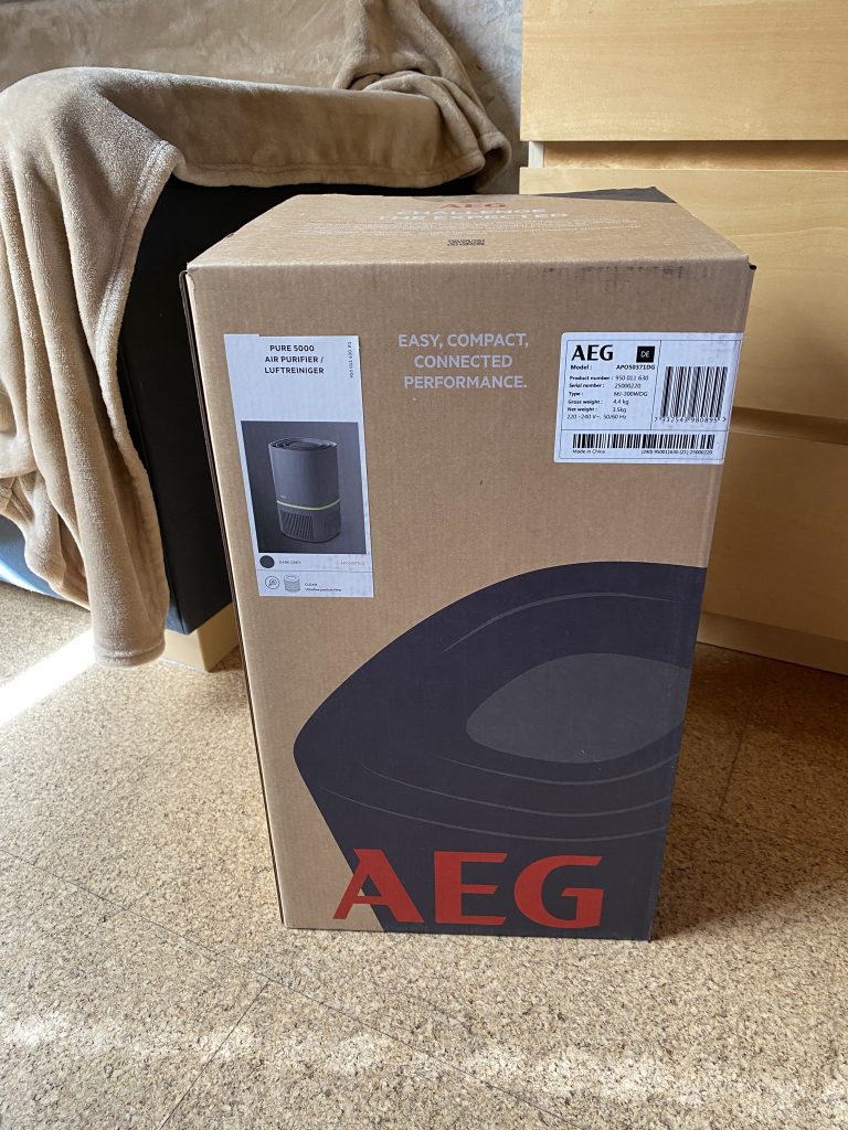 AEG APO50371DG PURE 5000 Luftreiniger Verpackung Vorderseite