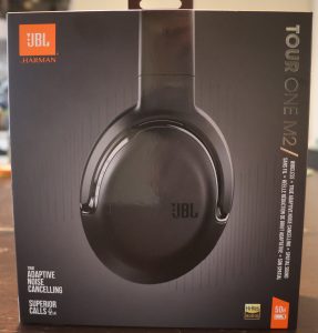 JBL Tour One M2 Kopfhörer Karton