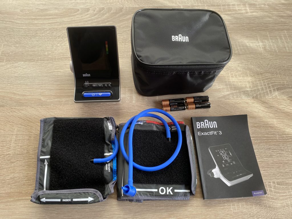 Braun ExactFit 3 Oberarm-Blutdruckmessgerät ausgepackt