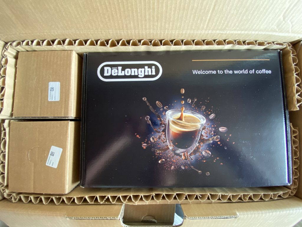 DeLonghi Eletta Explore Cold Brew ECAM450-86-T Kafeevollautomat Verpackung geöffnet