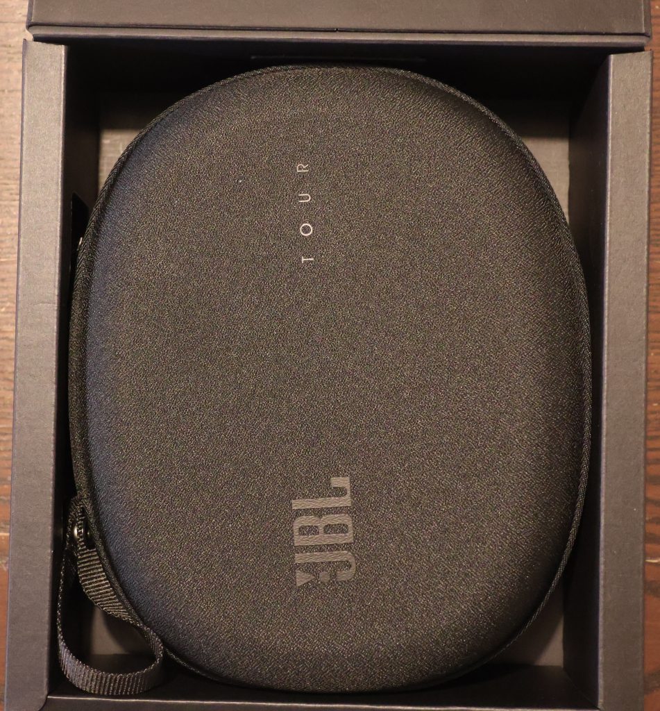 JBL Tour One M2 Kopfhörer Karton offen
