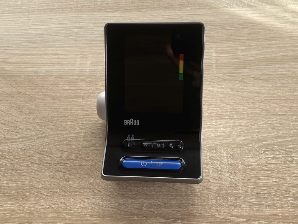 Braun ExactFit 3 Oberarm-Blutdruckmessgerät Vorderseite