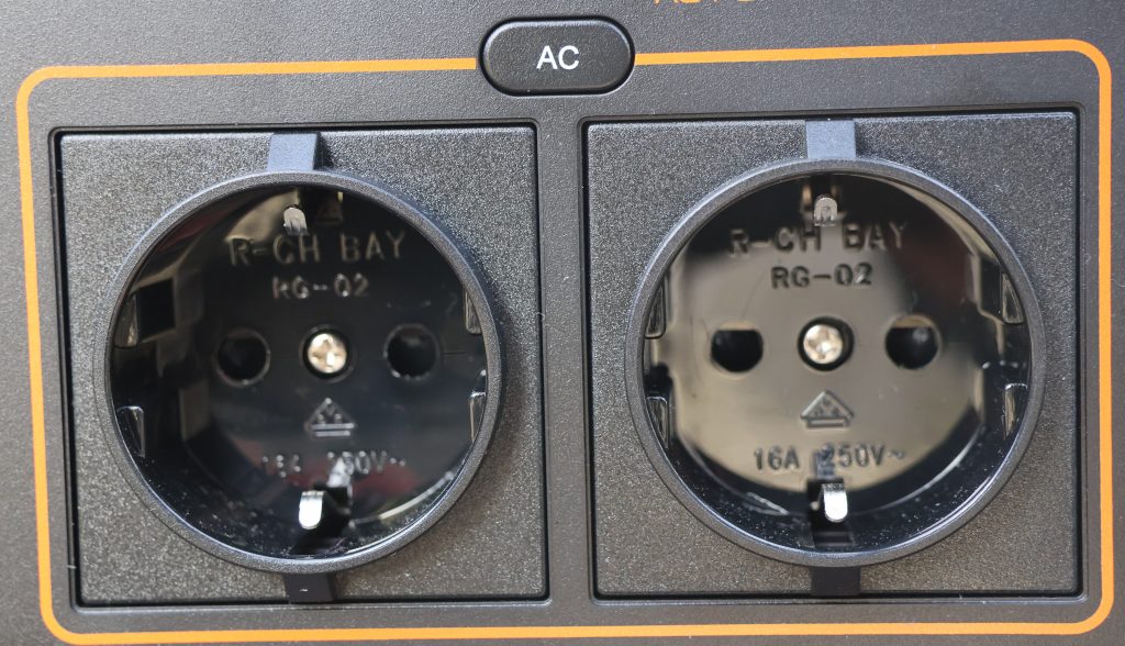 Grecell T-1000 Powerstation SchuKo