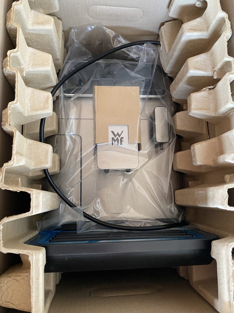 WMF Perfection 680 Kaffeevollautomat in der Verpackung