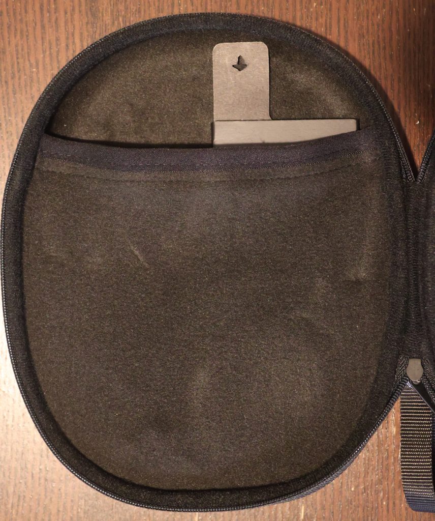 JBL Tour One M2 Kopfhörer Tasche Oberseite