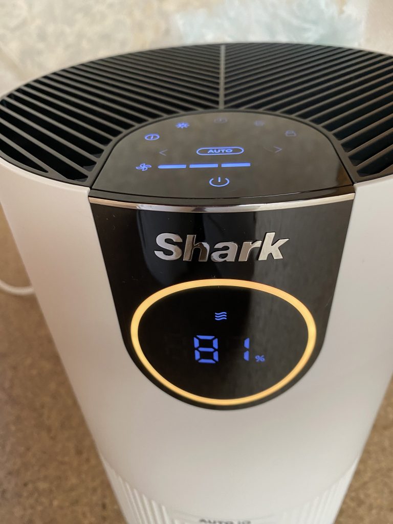 Shark HEPA Luftreiniger HP100EU im Betrieb schlechte Luftqualität