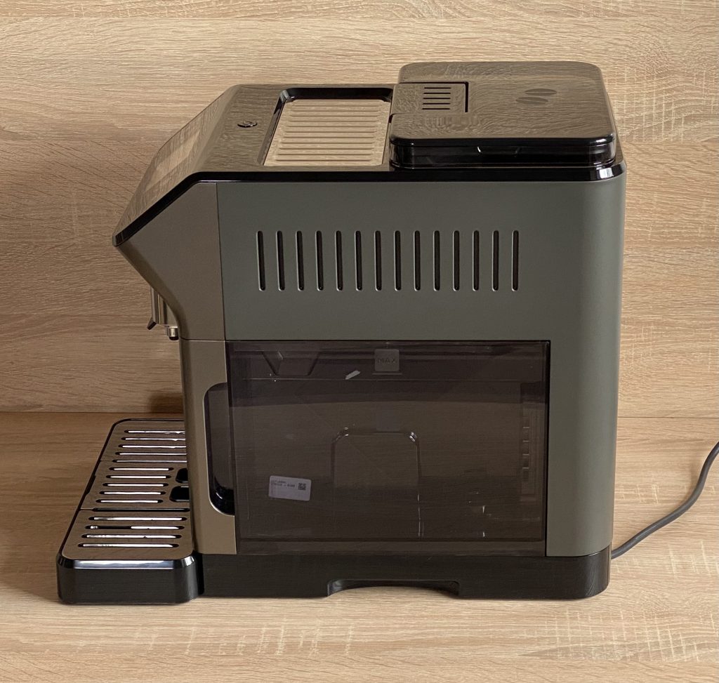 DeLonghi Eletta Explore Cold Brew ECAM450-86-T Kafeevollautomat Seitenansicht mit Wasserbehälter