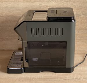 DeLonghi Eletta Explore Cold Brew ECAM450-86-T Kafeevollautomat Seitenansicht mit Wasserbehälter