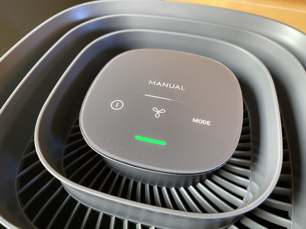 AEG APO50371DG PURE 5000 Luftreiniger im Betrieb manuell