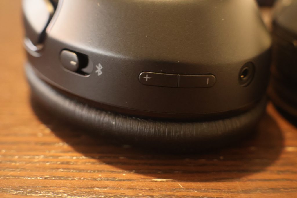 JBL Tour One M2 Kopfhörer Knöpfe