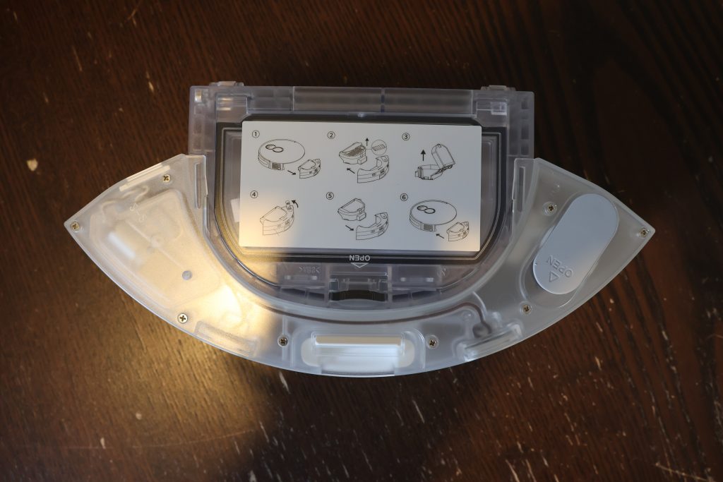 Tapo RV30 Plus Saug-Wisch-Roboter Staub- und Wasserbehälter