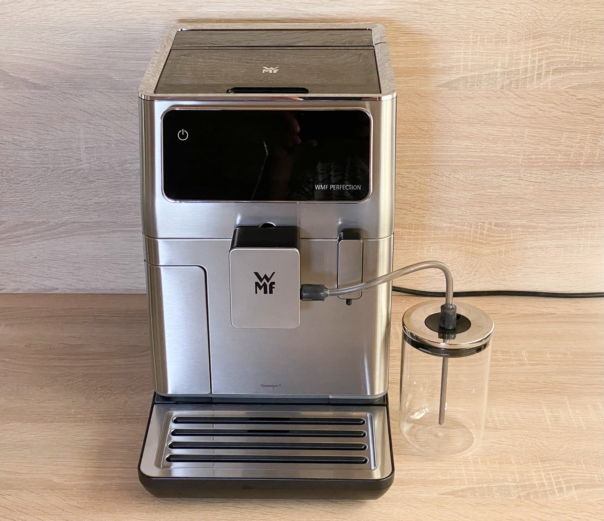 WMF Perfection 680 Kaffeevollautomat mit Milchglas