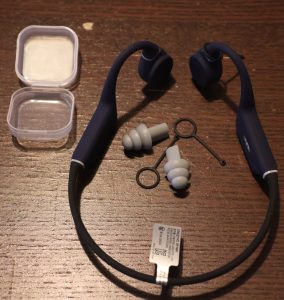 Creative Outlier Free Pro+ Kopfhörer mit Zubehör