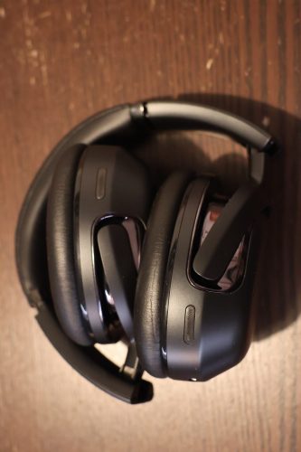JBL Tour One M2 Kopfhörer zusammengeklappt