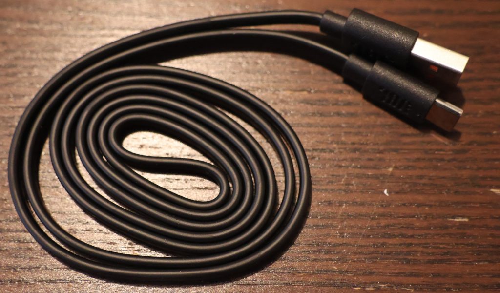JBL Tour One M2 Kopfhörer Ladekabel