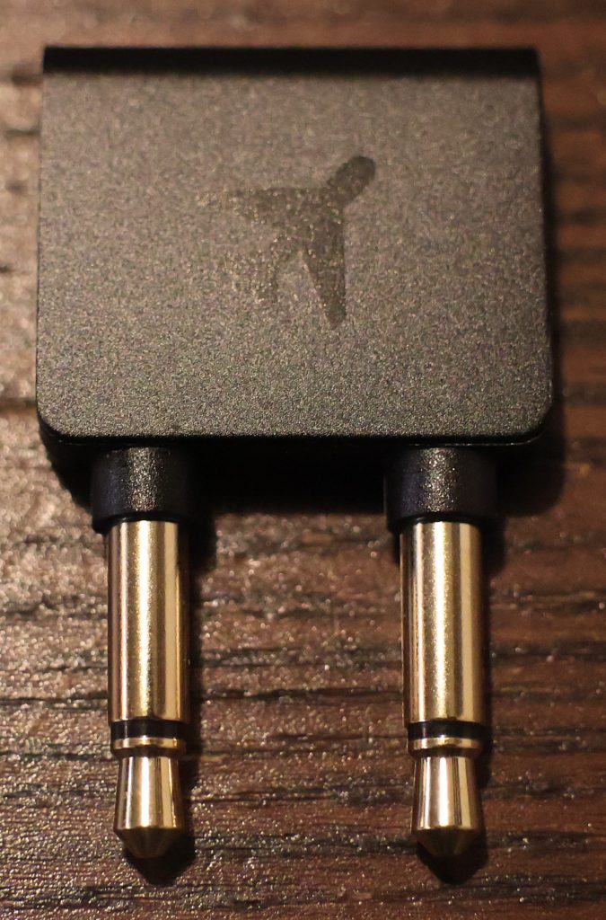 JBL Tour One M2 Kopfhörer Flugzeugadapter