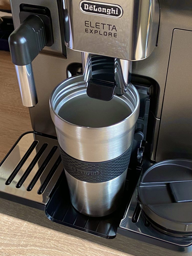 DeLonghi Eletta Explore Cold Brew ECAM450-86-T Kafeevollautomat To Go Becher