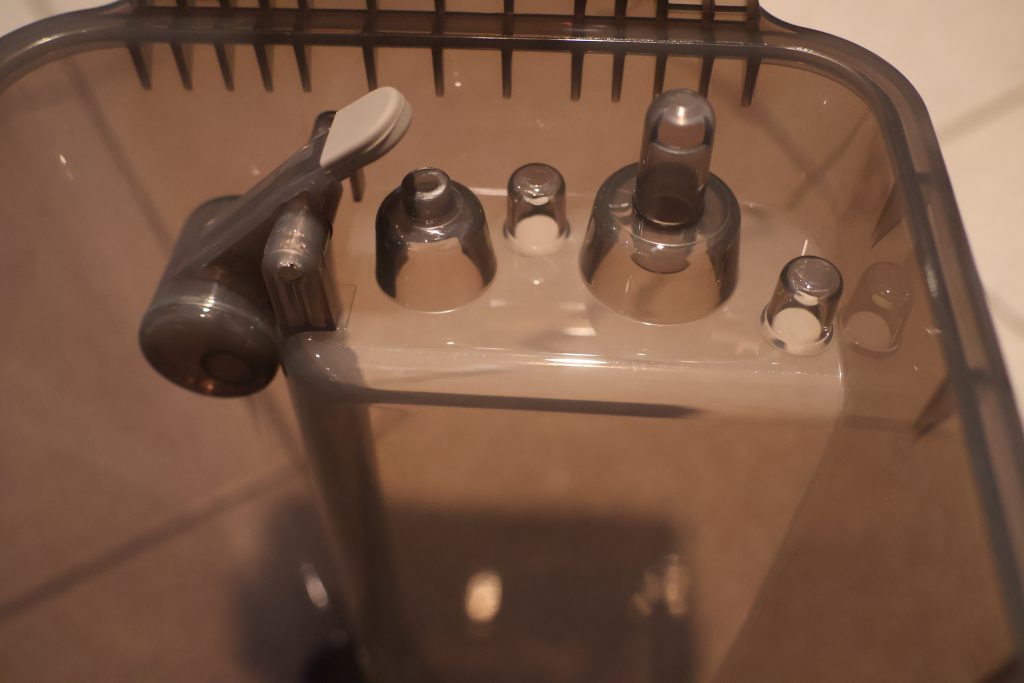 Dreame L20 Ultra Saug-Wisch-Roboter Schmutzwasser Detail