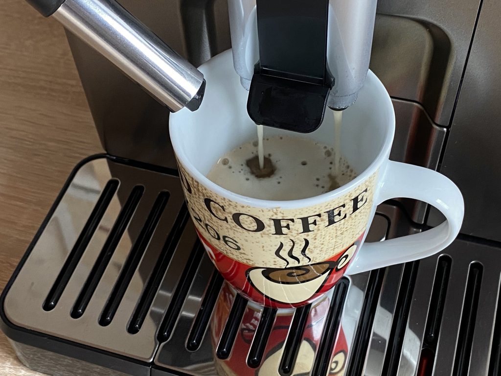 DeLonghi Eletta Explore Cold Brew ECAM450-86-T Kafeevollautomat Kaffee Zubereitung
