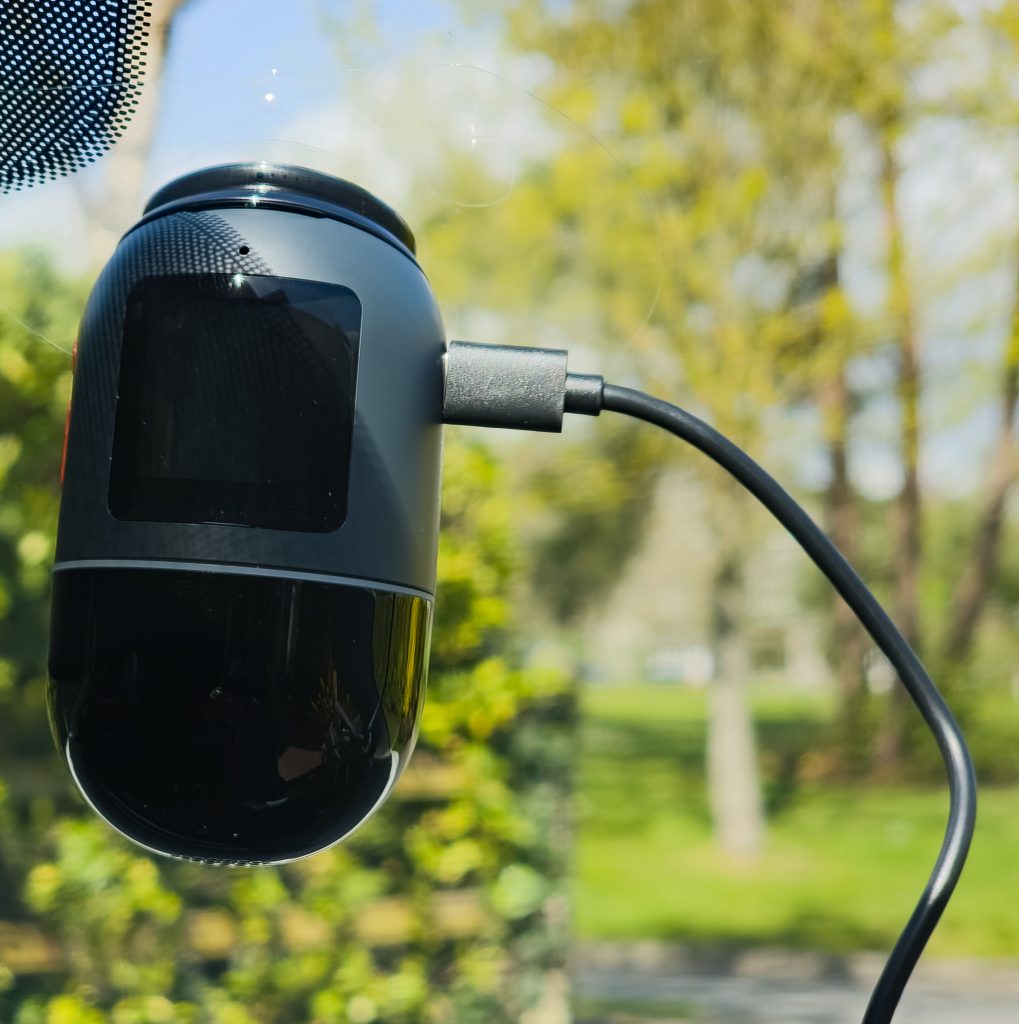 70mai Omni Dashcam befestigt