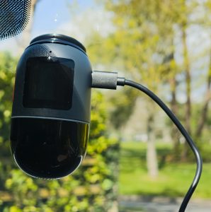 70mai Omni Dashcam befestigt