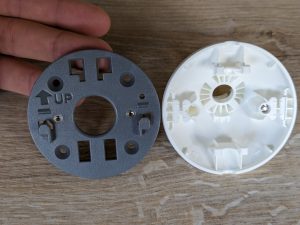 Abgenommene Halterun der Ring Spotlight Cam Pro Überwachungskamera