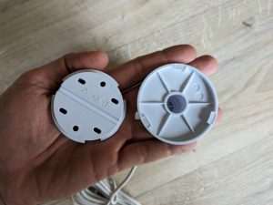 Abgenommene Halterung der D-Link DCS 8620L Überwachungskamera Rückseite