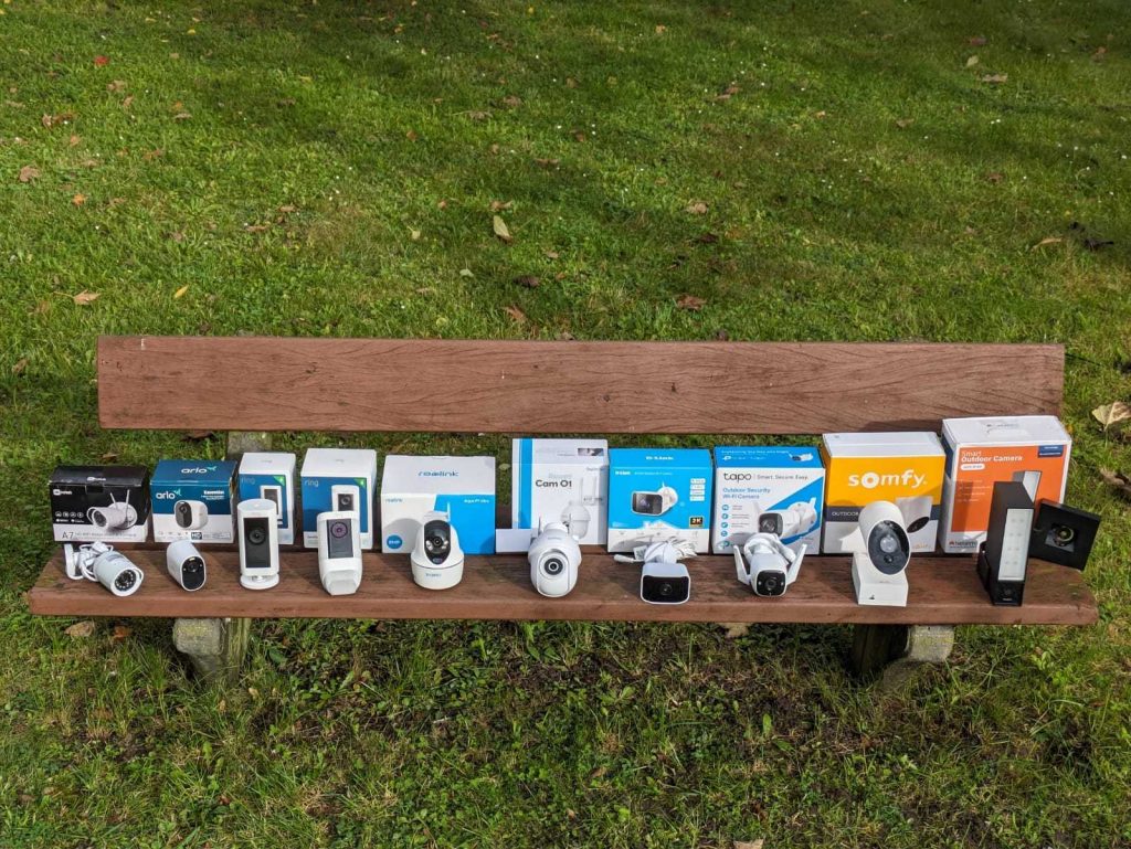 Alle getesteten Outdoor-Überwachungskameras vor der Verpackung
