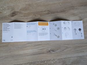 Anleitung der Ring Spotlight Cam Pro Überwachungskamera geöffnet Ansicht der Front