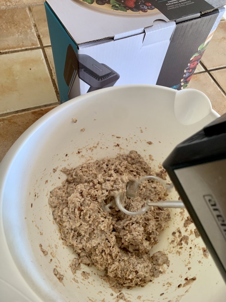 Arendo ‎A304749x3 Handmixer während des Knetens