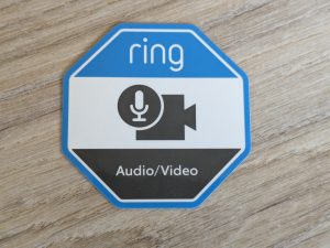 Aufkleber der Ring Stick Up Cam Pro Überwachungskamera