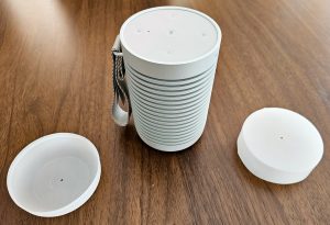 Bang & Olufsen Beosound Explore Bluetooth-Lautsprecher mit Gummiabdeckungen