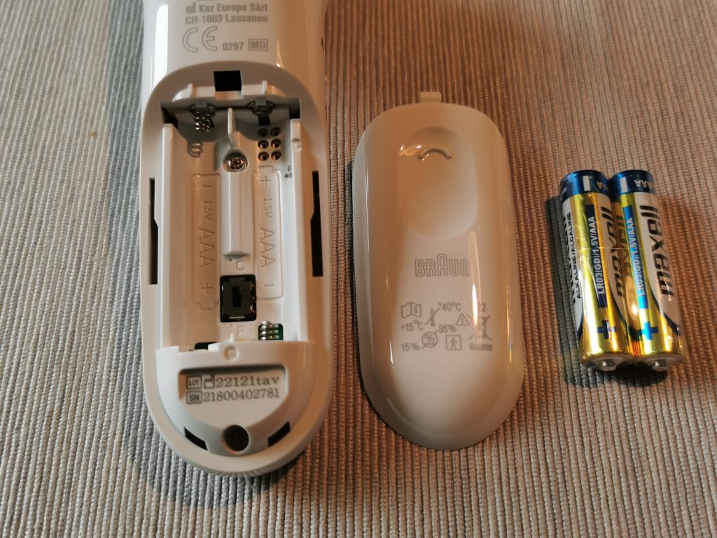 Braun BNT300 Stirnthermometer Batteriefach geöffnet