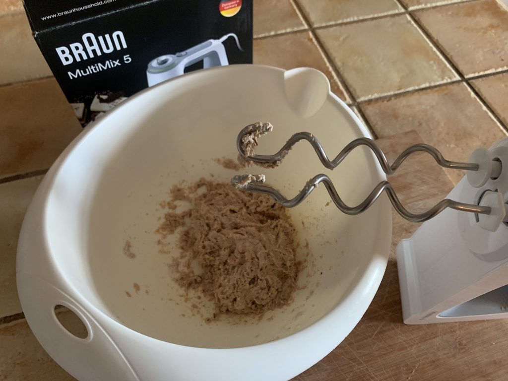 Braun Household HM5100WH Handmixer beim Kneten