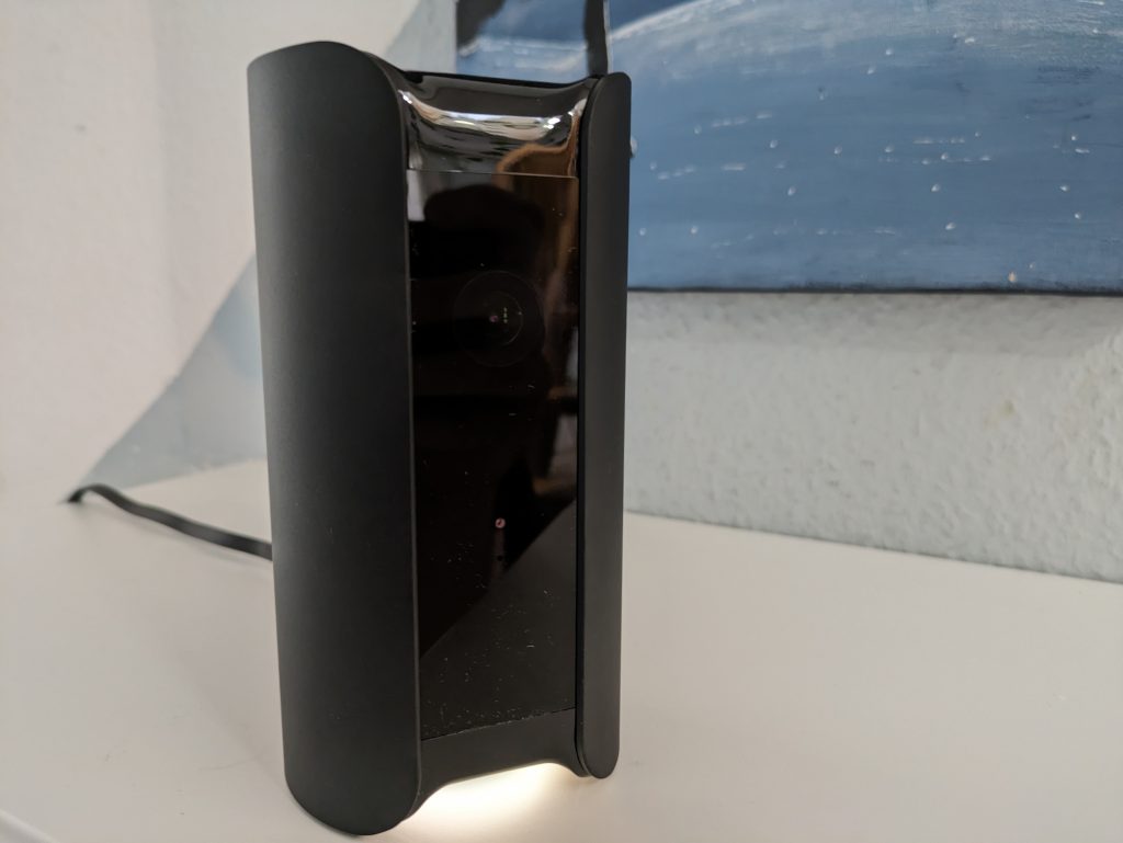 Canary Pro Überwachungskamera auf Komode v3
