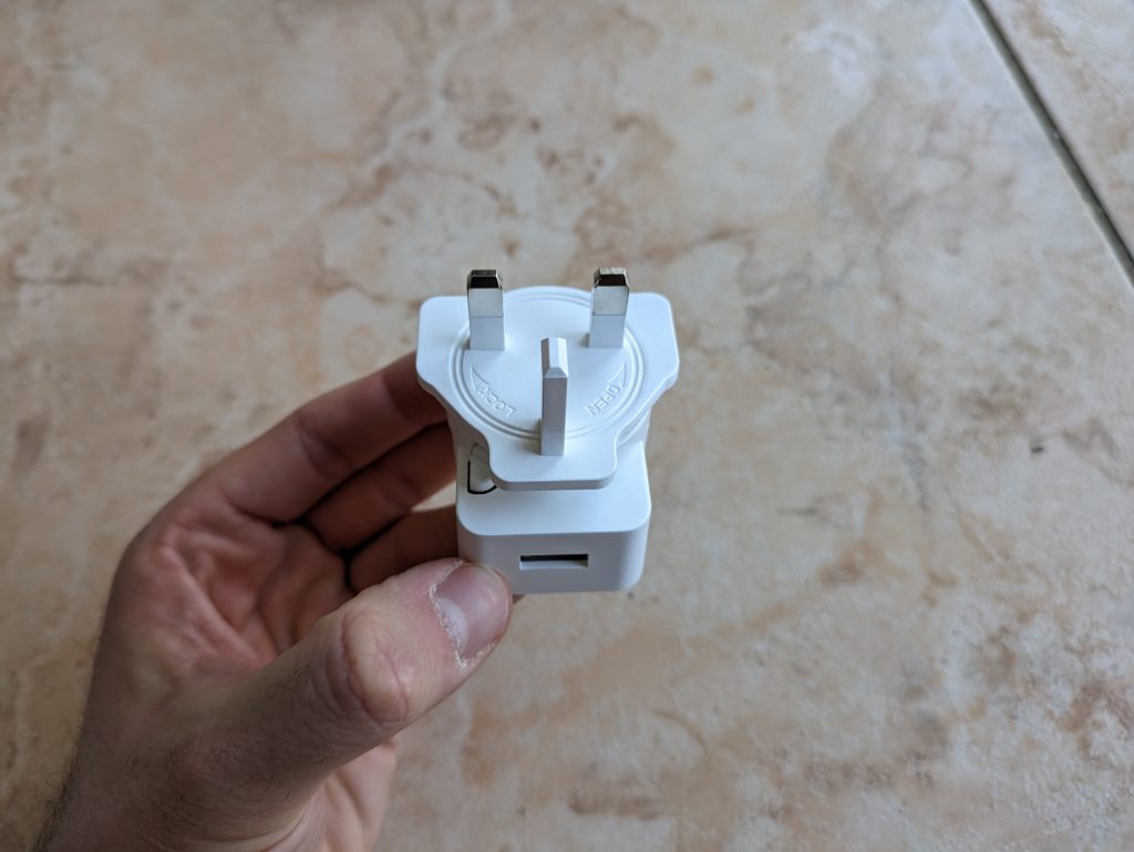 D-Link DCS 8300LHV2 mydlink Überwachungskamera Adapter aufgesetzt