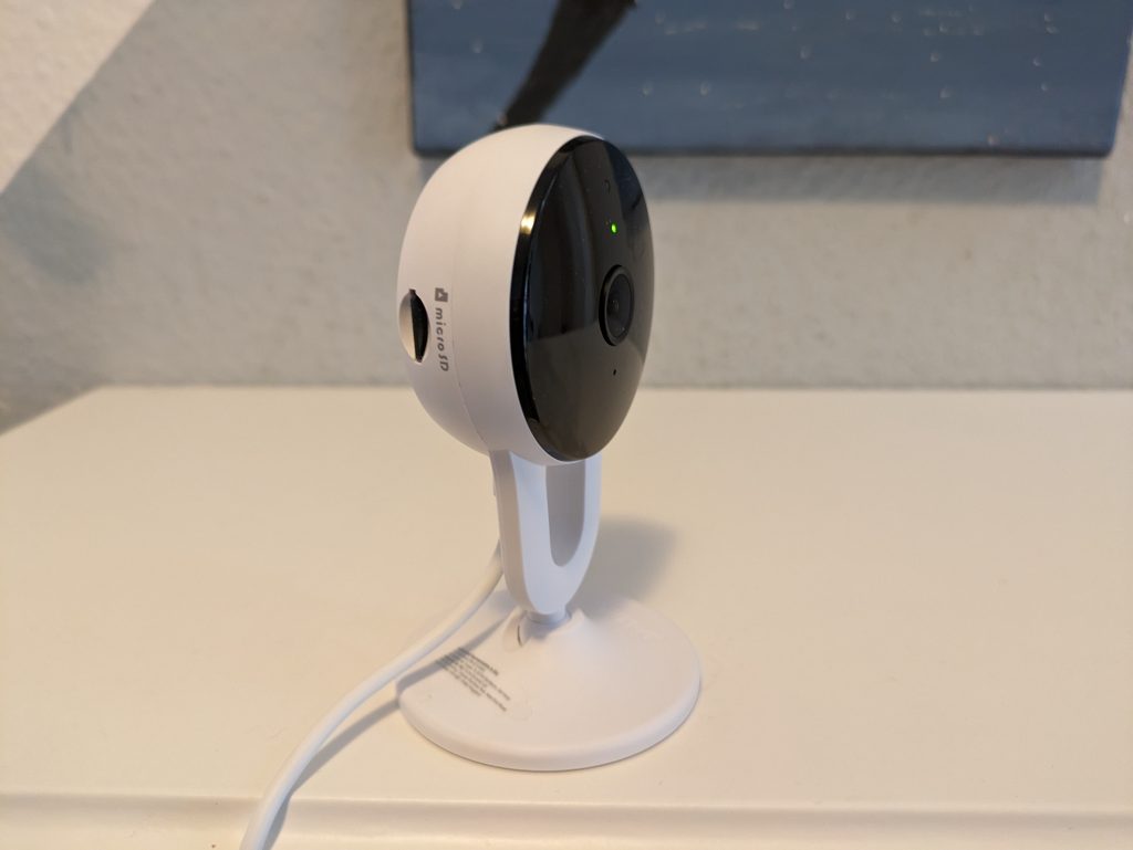 D-Link DCS 8300LHV2 mydlink Überwachungskamera auf Komode v1